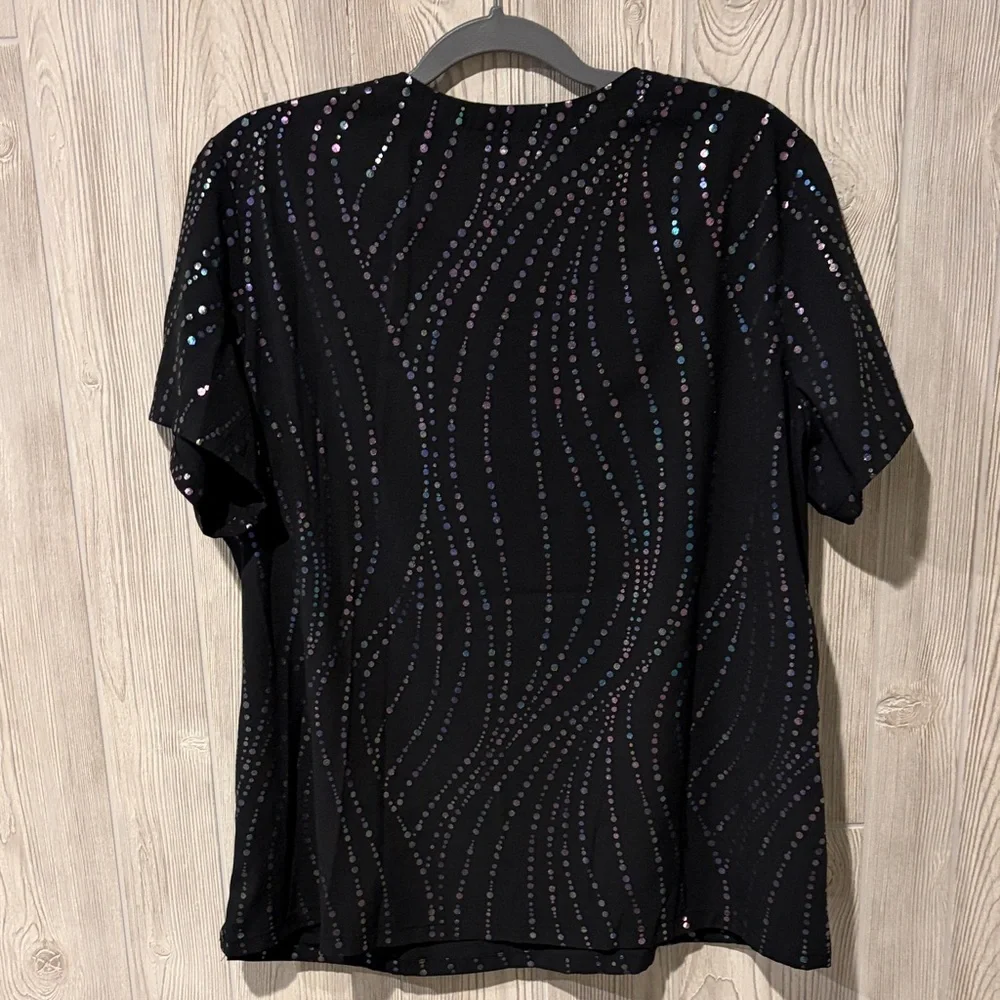 Butter-Soft Women's Black Scrub Top with Iridescent Dots - Picture 3 of 3